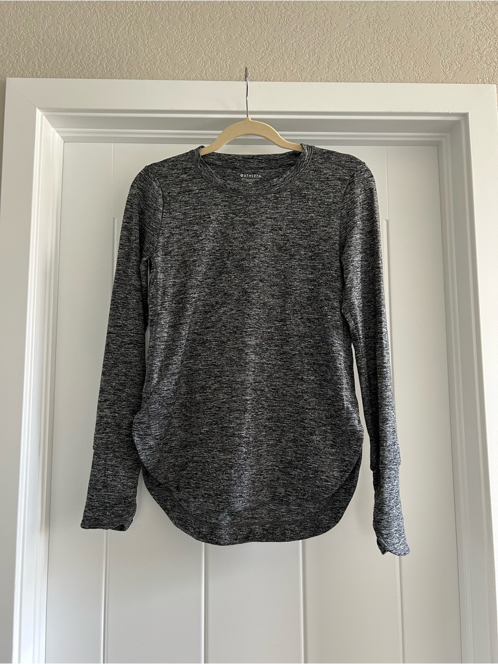 Long sleeve athleta Uptempo top!